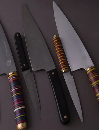 Set of steak knives with patterned handles